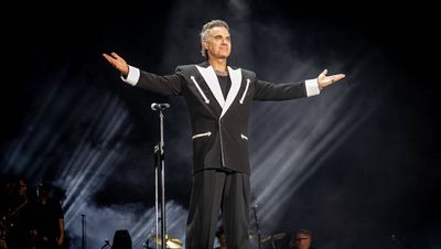 Robbie Williams verleiht der Audio-Linie Popstar-Glanz