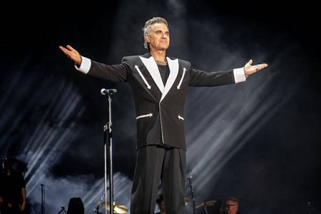 Robbie Williams verleiht der Audio-Linie Popstar-Glanz