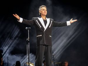 Robbie Williams verleiht der Audio-Linie Popstar-Glanz Robbie Williams verleiht der Audio-Linie Popstar-Glanz