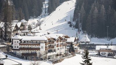 In zwei Minuten vom Frühstückstisch auf die Pisten des Skigebiets Obereggen in den Dolomiten: Möglich ist das für Gäste des Südtiroler Maria Adventure Family Hotel & Lodge