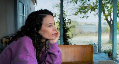 Laura (Paula Beer) kommt in Bettys Obhut wieder zu sich