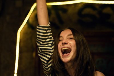 So sieht die Gründung einer Aktivistengruppe aus: Oksana (Albina Korzh) am Abend der Gründung von Femen