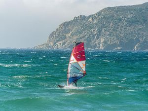 Die wilden Wellen des Atlantiks an Portugals Westküste Die wilden Wellen des Atlantiks an Portugals Westküste