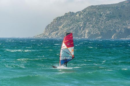 Die wilden Wellen des Atlantiks an Portugals Westküste