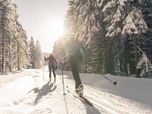 Die Kombi macht´s – bei den Winterprogrammen des Kleebauer Hof Retreat Center im oberösterreichischen Mühlviertel von Indigourlaub stärken Teilnehmer mit Yoga und Langlaufen Körper und Geist Die Kombi macht´s – bei den Winterprogrammen des Kleebauer Hof Retreat Center im oberösterreichischen Mühlviertel von Indigourlaub stärken Teilnehmer mit Yoga und Langlaufen Körper und Geist