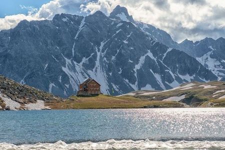 Die letzte Belohnung vor dem Ziel: Der Bödensee lädt zur Rast ein, während die Neue Reichenberger Hütte bereits in Sicht ist