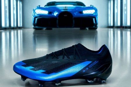 Jetzt kommt ein Fußballschuh dazu, den Adidas gemeinsam mit dem Automobilhersteller Bugatti entwickelt hat