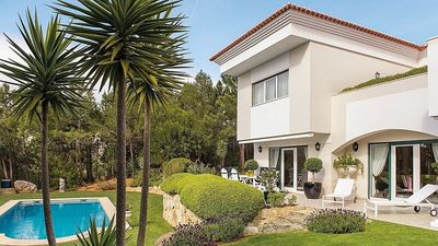 Auch auf den Gartenterrassen der Ferienhausanlage Victor’s Portugal Malveira-Guincho nahe Lissabon lässt es sich gut speisen