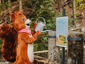 Blomberg-Maskottchen Edi ist immer für einen Spaß zu haben