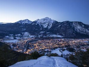 Der Ausblick vom 1.001 Meter hohen Dötzenkopf bietet Besuchern und Einheimischen ein weitreichendes Panorama über die Alpenstadt Bad Reichenhall Der Ausblick vom 1.001 Meter hohen Dötzenkopf bietet Besuchern und Einheimischen ein weitreichendes Panorama über die Alpenstadt Bad Reichenhall