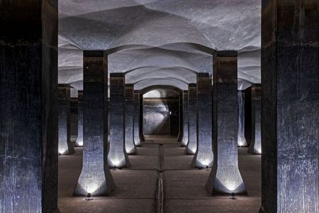 Die historischen Wasserspeicher am Žlutý kopec in Brünn beeindrucken mit kathedralenartiger Architektur und eindrucksvoller Lichtinszenierung – ein verborgenes unterirdisches Meisterwerk