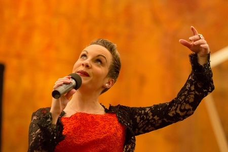 Anja Gutgesell steht für Ausdrucksstärke sowie Brillanz und weiß mit ihrem gesanglichen Talent das Publikum in den Bann zu ziehen