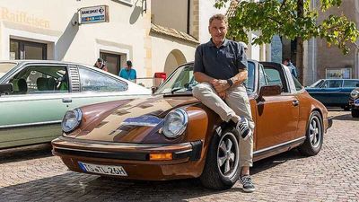 „Tatort“-Targa: Schauspieler Richy Müller alias Kommissar Thorsten Lannert startet regelmäßig mit seinem Film-Porsche bei der ADAC Europa Classic in Schenna