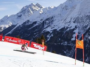 Jede Hundertstelsekunde zählt: Am 11. und 12. Januar 2025 stellen sich beim Audi FIS Ski World Cup Women in St. Anton am Arlberg die Athletinnen turnusmäßig der herausfordernden Karl-Schranz-Strecke