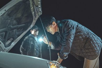 Man-su (Lee Byung-hun) hat seinem Konkurrenten Go Sijo (Cha Seung-won) eine Falle gestellt