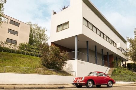 Stuttgarter Architekten sowie der Bund Deutscher Architektinnen und Architekten (BDA) Baden-Württemberg gründeten 1982 die Siedlung am Weissenhof auf dem Stuttgarter Killesberg