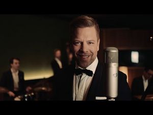 Deutschlands angesagtester Big-Band- Entertainer Tom Gaebel mit seinem Orchester auf die Bühne des Max-Littmann- Saals Deutschlands angesagtester Big-Band- Entertainer Tom Gaebel mit seinem Orchester auf die Bühne des Max-Littmann- Saals