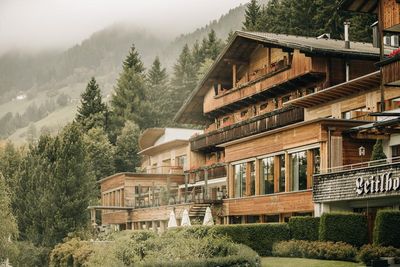 Das Vier-Sterne-Superior Naturhotel Leitlhof liegt in Innichen in den Südtiroler Dolomiten
