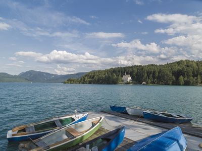 Die Halbinsel Zwergern liegt idyllisch im türkisfarbenen Walchensee