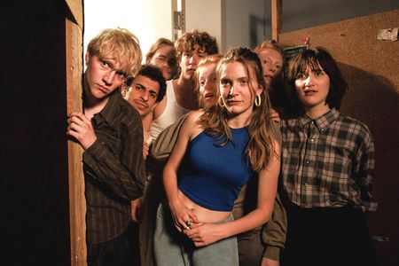 Joachim (Bruno Alexander) mit seinen Mitschülern der Schauspielschule in München