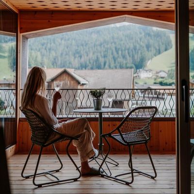 Kein Dresscode, keine festen Dinner-Zeiten: In Urlaubs-Apartments wie dem Atto in den Südtiroler Dolomiten sind Gäste völlig frei, können aber auf die Bequemlichkeiten eines Hotel-Service zurückgreifen