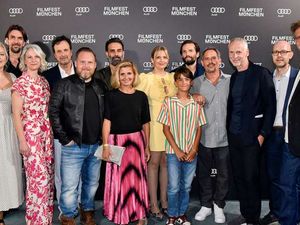 Premiere von Alles Fifty Fifty Premiere von Alles Fifty Fifty