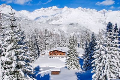 Schnee soweit das Auge reicht: Das Tiroler Lechtal als Ausgangspunkt für sanfte Wintererlebnisse