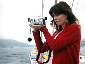 Marina (Llúcia Garcia) reist nach Vigo an die spanische Atlantikküste, um die Familie ihres Vaters zu treffen