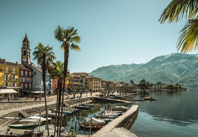 In Ascona am Lago Maggiore im Tessin fühlen sich Besucher sofort an die italienische Riviera versetzt