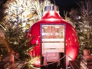 In den sechs beheizten Kugeln lunchen oder dinieren Feinschmecker unterm Kristalllüster feinste italienische Spezialitäten vom Küchenteam der Therme Meran In den sechs beheizten Kugeln lunchen oder dinieren Feinschmecker unterm Kristalllüster feinste italienische Spezialitäten vom Küchenteam der Therme Meran