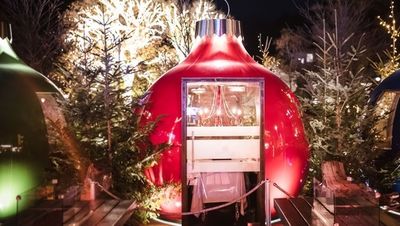 In den sechs beheizten Kugeln lunchen oder dinieren Feinschmecker unterm Kristalllüster feinste italienische Spezialitäten vom Küchenteam der Therme Meran 