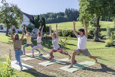 Intensive Auszeit im Grünen: Yoga, Meditation und Atemtechniken 