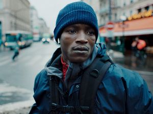 Souleyman (Abou Sangaré) stammt aus Guinea und versucht in Frankreich einen Asylantrag zu stellen Souleyman (Abou Sangaré) stammt aus Guinea und versucht in Frankreich einen Asylantrag zu stellen
