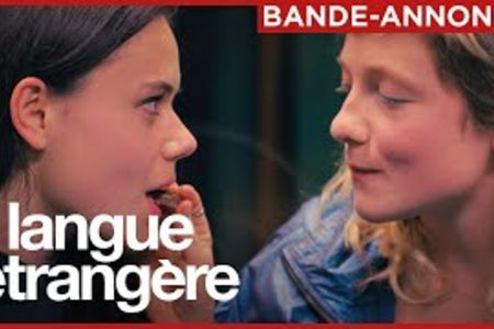 Shooting Star Josefa Heinsius erobert mit „Langue Étrangère" die Herzen im Sturm