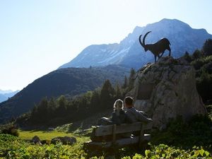 Der 125 Kilometer lange Lechweg führt von Österreich nach Deutschland und hat seinen Anfang – wie der Wildfluss seinen Ursprung – am Vorarlberger Formarinsee nahe des berühmten Steinbock-Denkmals Der 125 Kilometer lange Lechweg führt von Österreich nach Deutschland und hat seinen Anfang – wie der Wildfluss seinen Ursprung – am Vorarlberger Formarinsee nahe des berühmten Steinbock-Denkmals