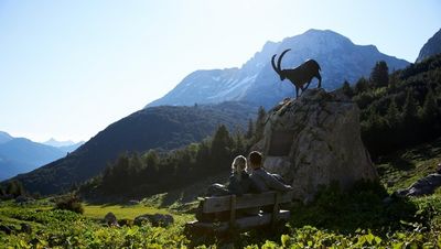 Der 125 Kilometer lange Lechweg führt von Österreich nach Deutschland und hat seinen Anfang – wie der Wildfluss seinen Ursprung – am Vorarlberger Formarinsee nahe des berühmten Steinbock-Denkmals