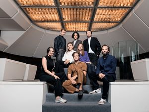 v.l.o: Alexander Fehling, Haley Louise Jones, Christian Friedel v.l.m.: Lena Stahl, Hannah Herzsprung v.l.v.: Laura Mihajlovic, Damian Hardung, Quirin Berg