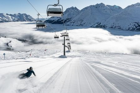 Der 4. Dezember 2024 markiert in der Tiroler Region St. Anton am Arlberg den Beginn der neuen Wintersaison