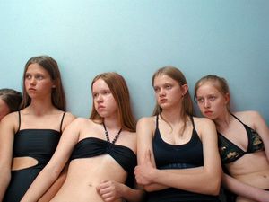 Mädchen-Stillleben beim Model-Casting Mädchen-Stillleben beim Model-Casting
