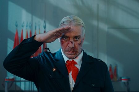 Der Rammstein-Sänger Till Lindemann zeigt den „Spiegel“ an