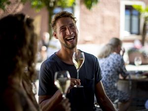 Ein frühlingshaftes Streetfood-Festival bereichert den Veranstaltungskalender der oberbayerischen Alpenstadt Bad Reichenhall mit zahlreichen kulinarischen Überraschungen Ein frühlingshaftes Streetfood-Festival bereichert den Veranstaltungskalender der oberbayerischen Alpenstadt Bad Reichenhall mit zahlreichen kulinarischen Überraschungen