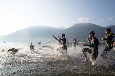 Vom Sprung ins kühle Wasser bis zum Zieleinlauf – Triathlon-Feeling in Locarno