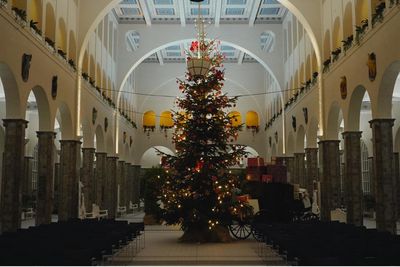 Weihnachtsbaum in der Wandelhalle