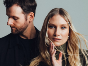„Um es mit den Worten der auftretenden Band ‚Glasperlenspiel‘ zu sagen: Wir wünschen uns kein ‚geiles Leben‘, wir haben es in Bad Kissingen „Um es mit den Worten der auftretenden Band ‚Glasperlenspiel‘ zu sagen: Wir wünschen uns kein ‚geiles Leben‘, wir haben es in Bad Kissingen
