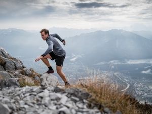 Mit dem alljährlichen SALOMON Alpenstadt City & Trail sowie dem Stadtwerke GRAZI MAN beweist die oberbayerische Alpenstadt Bad Reichenhall einmal mehr ihre Kompetenz Mit dem alljährlichen SALOMON Alpenstadt City & Trail sowie dem Stadtwerke GRAZI MAN beweist die oberbayerische Alpenstadt Bad Reichenhall einmal mehr ihre Kompetenz