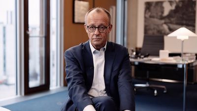 Wie die rot-grünen Heuchler Merz die Nazi-Kappe aufsetzen wollen