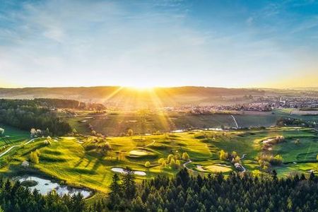Der „Bella Vista Golfplatz“ in Bad Birnbach ist einer von zehn 18-Loch-Plätzen rund um das Lifestyle-Hotel Aunhamer in Bad Griesbach