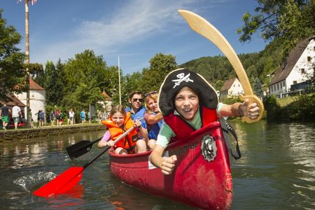 Gemeinsam in See stechen bei einer Kanutour auf der Pegnitz