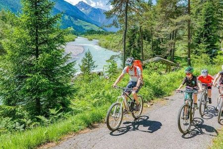 Auf 52 Kilometern führt die letzte Etappe des Lechradwegs von Reutte bis nach Steeg ins Tiroler Lechtal