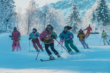 Lebensfreude pur: Retro-Skitag in St. Johann in Tirol.